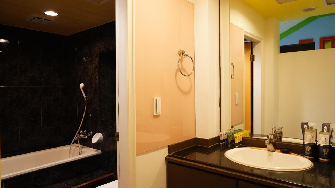 台東燦陽 Apartment Kaohsiung Bagian luar foto